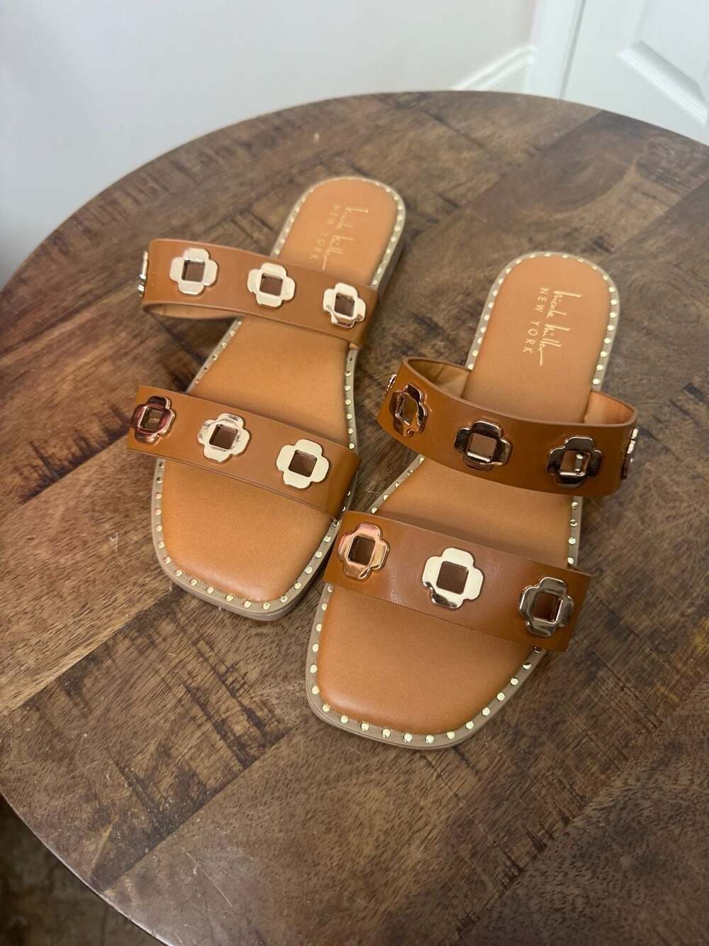 Nicole Miller New York Tan Studded Flower Hardware Slide Sandals Size 8